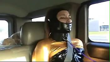 Играть 2 девушки связали и завибрировали в машине, часть 2