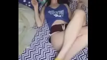 Play Lesbian girls kissing and being thots