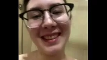 play Camgirls Rusia bersenang-senang di kamar mandi