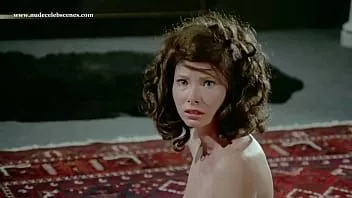 Oynat Lynn Lowry ve Mary Woronov şeker ocağında lezzet yapıyor (1973)