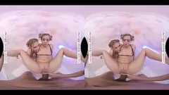 Afspelen Grote lul ontmoet geschoren lesbisch trio met deepthroating en anale creampie
