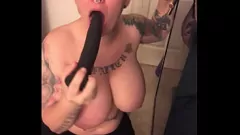 Odtwórz Butch Dyke Billie ma fantazję o ssaniu kutasa w formie penisa