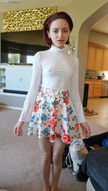 Pornstar Lola Fae