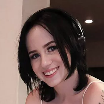 Pornstar Remi Jones