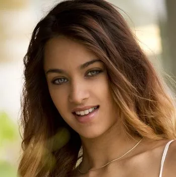 قناة Uma Jolie