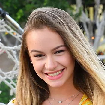 ポルノスター Naomi Swann